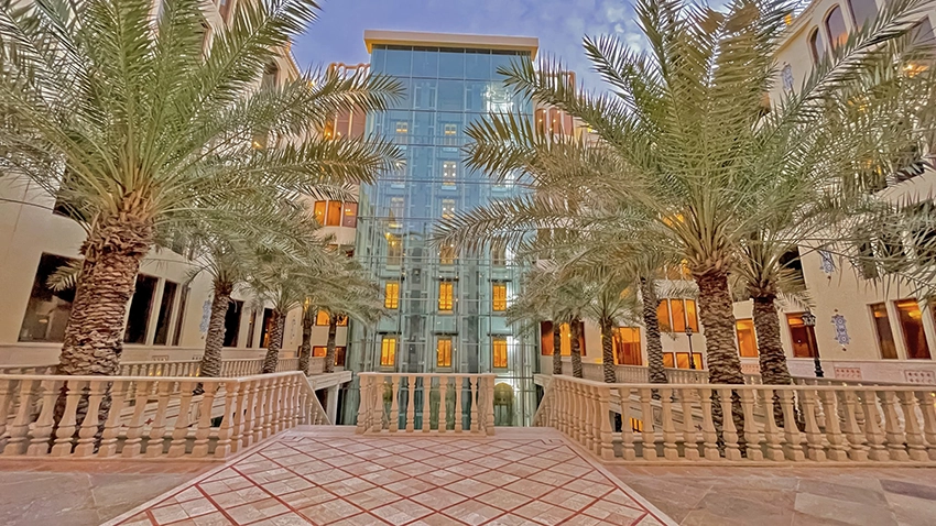 محوطه ی هتل امیرکبیر کیش